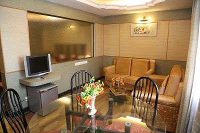 Le Garden restaurant and facilities
